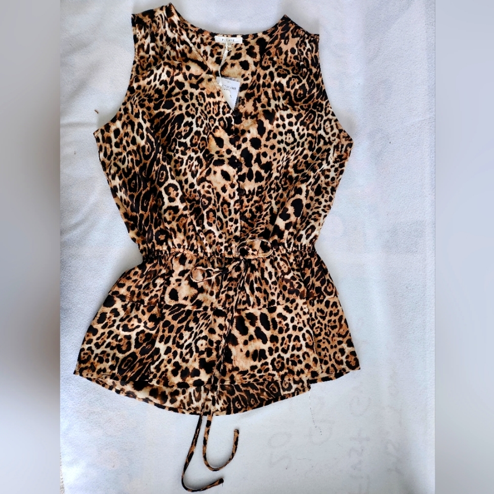 NWT Sleeveless Animal Print Top